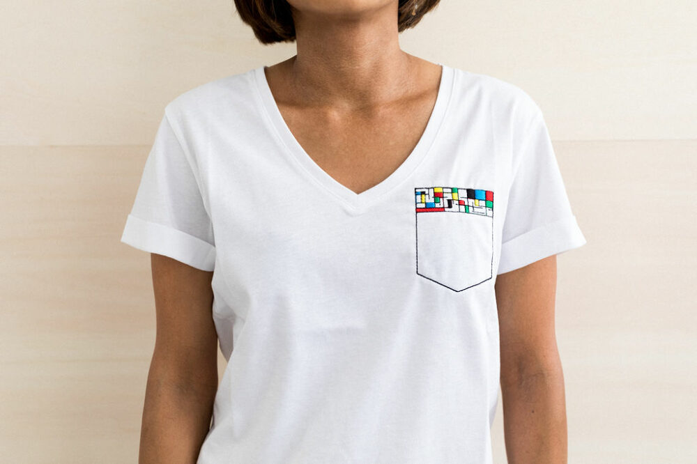 Tee-shirt brodé poche trompe-l'oeil style Mondrian colori blanc